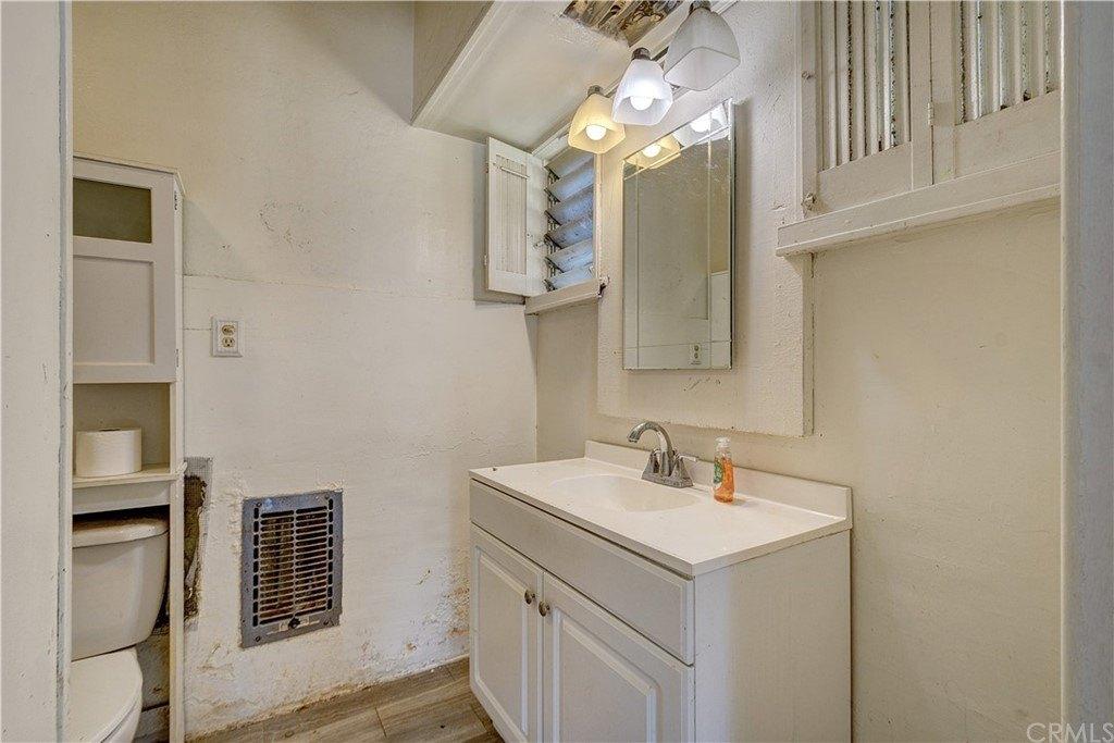 Tipton Way, Los Angeles, CA 90042