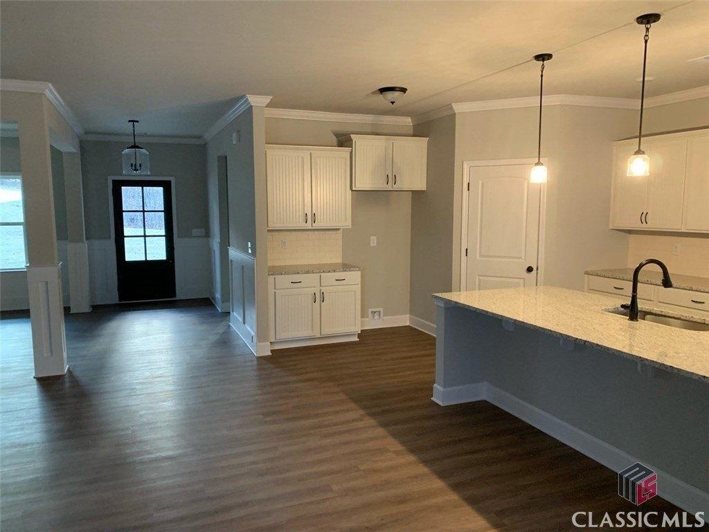Hawthorn Ln, Covington, GA 30014