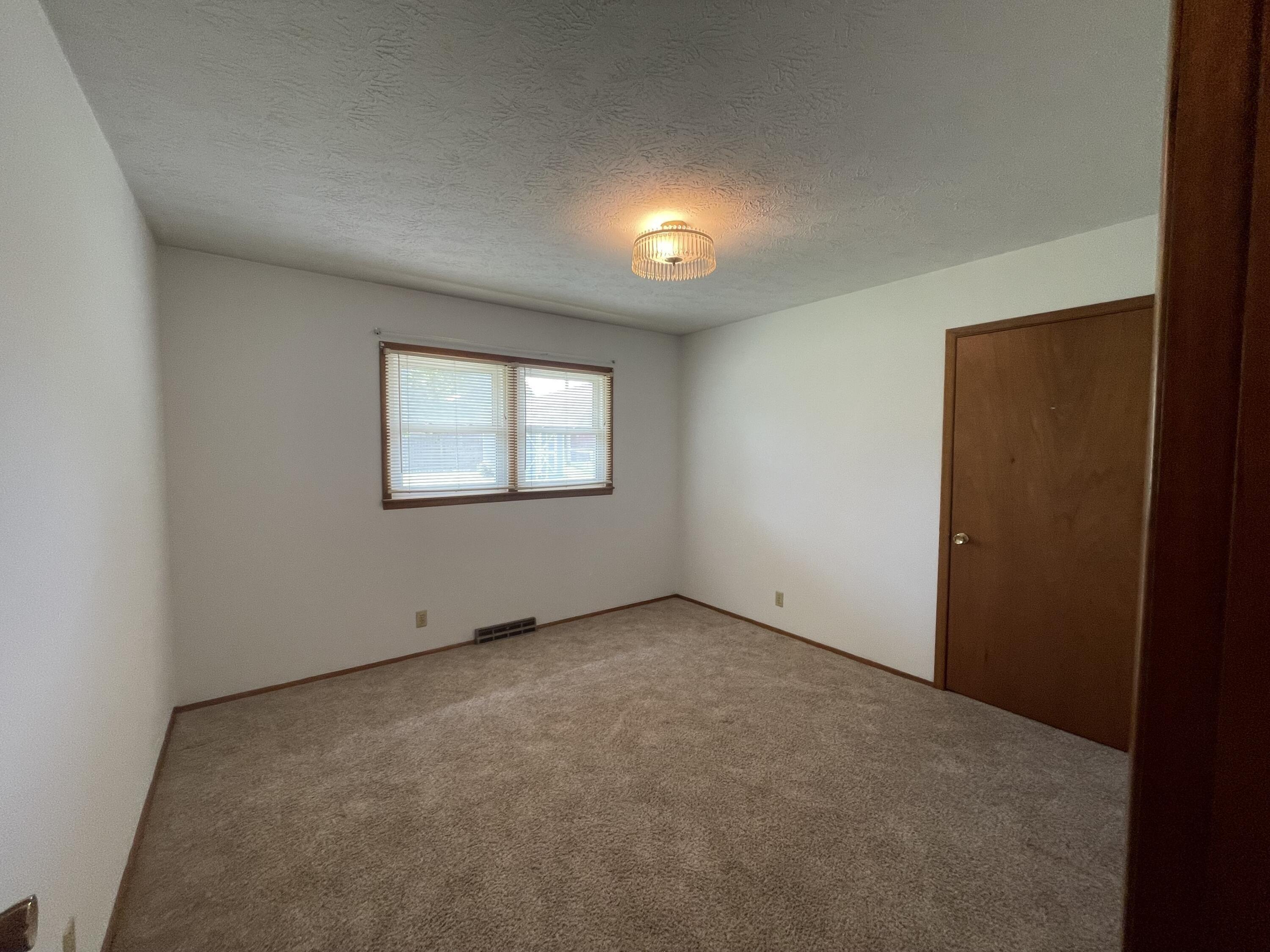 N Rogers Ave, Springfield, MO 65803
