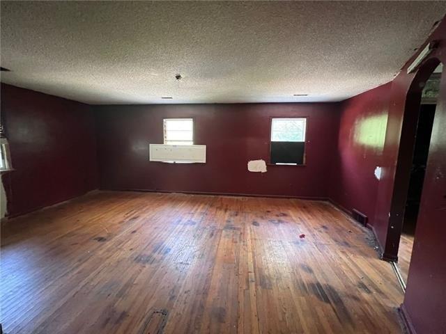 Ne Winn Rd, Kansas City, MO 64117