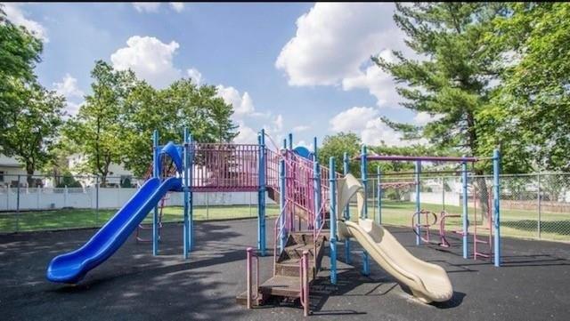 Hampton Grn, Staten Island, NY 10312