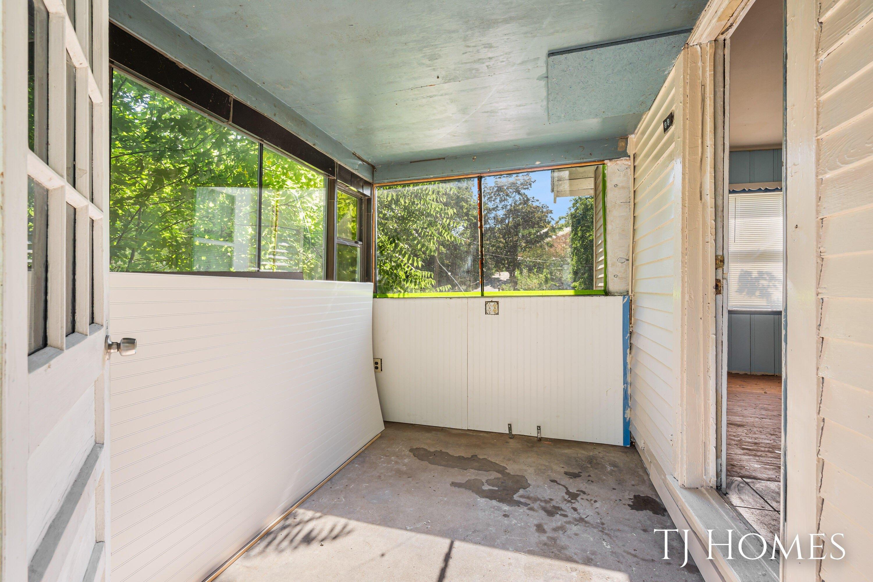Elmdale St Ne, Grand Rapids, MI 49525