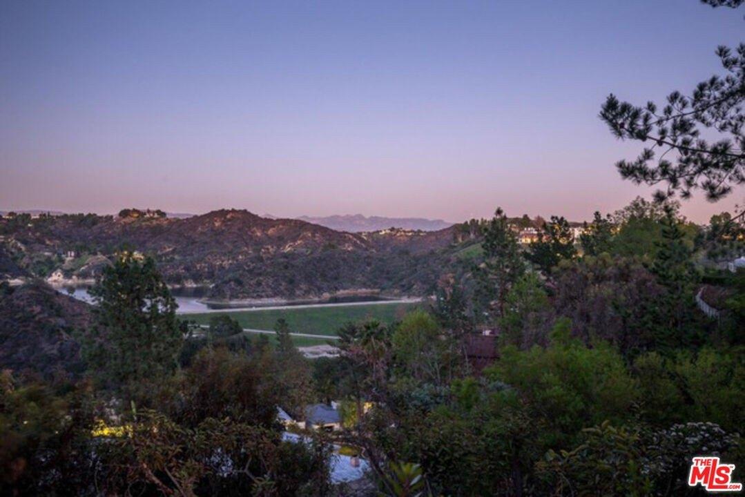 Stone Canyon Rd, Los Angeles, CA 90077