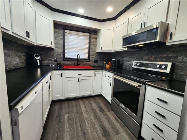 Pleasant Ave, Saint Joseph, MO 64503