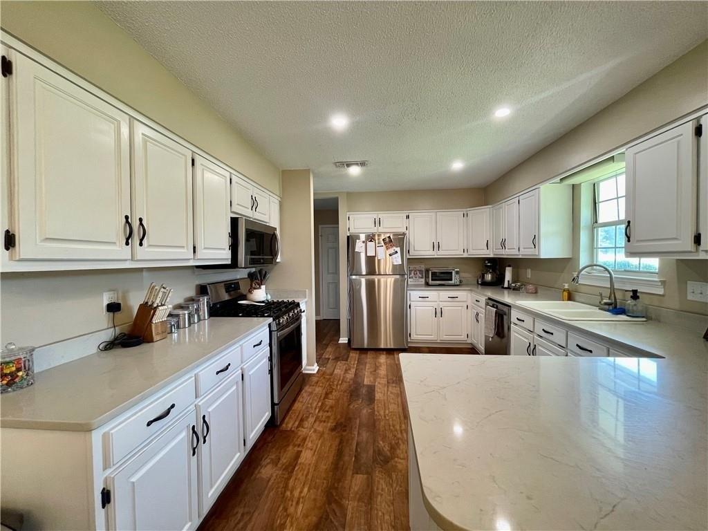 Ellen Dr, Semmes, AL 36575