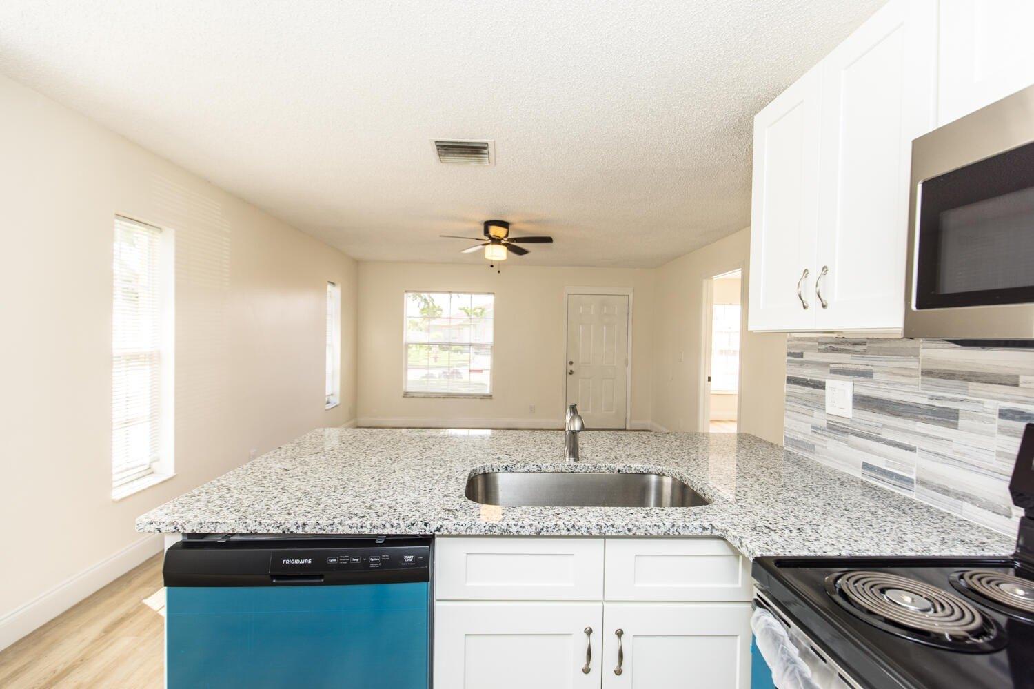 W 28th St, Riviera Beach, FL 33404