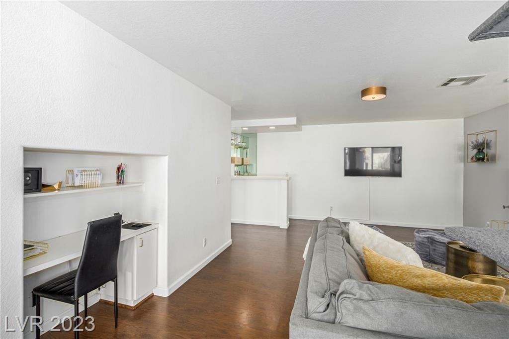 Sutton Way, Henderson, NV 89074
