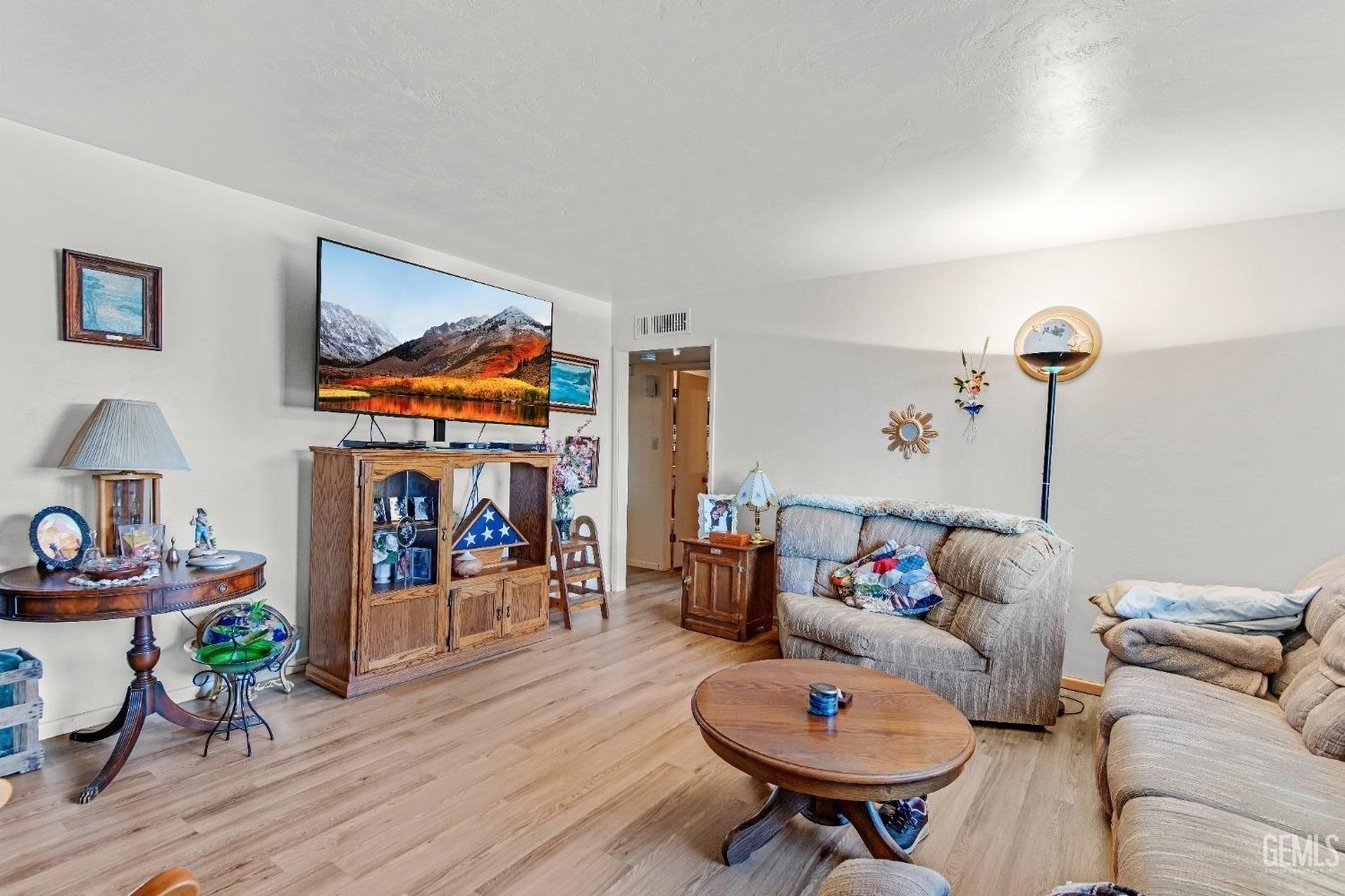 2nd St, Taft, CA 93268