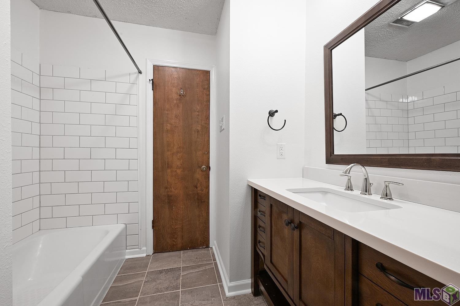 Peck Dr, Baton Rouge, LA 70810