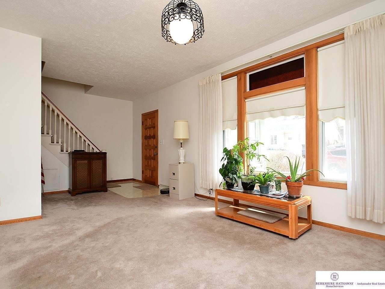 S 35th St, Omaha, NE 68105