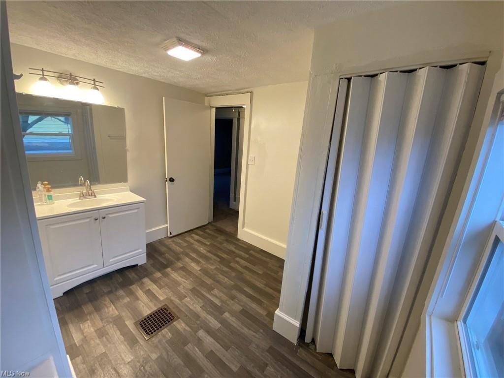 Andrus St, Akron, OH 44301