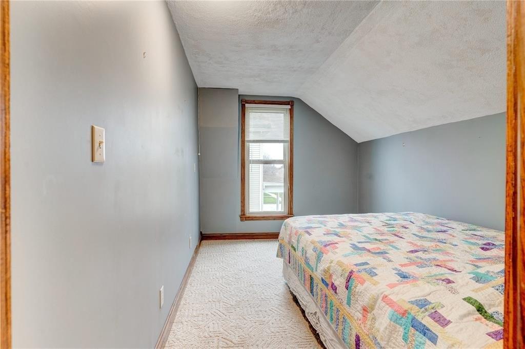 A Ave, Vinton, IA 52349