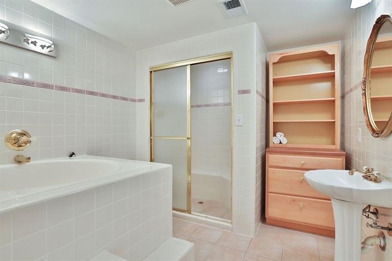 Fairleaf Ct, Alpharetta, GA 30022