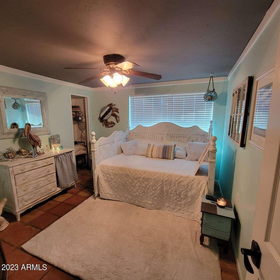 E Kings Ave, Phoenix, AZ 85032