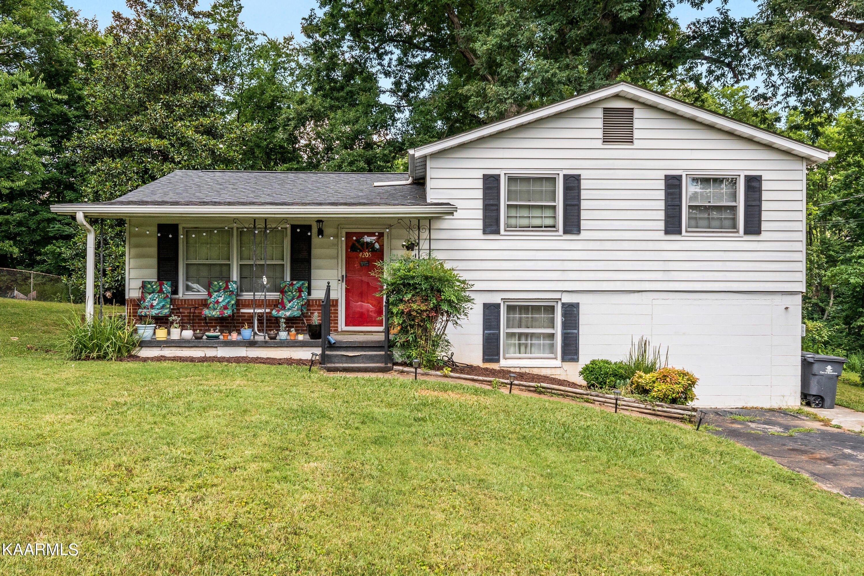 Myrtlewood Dr, Knoxville, TN 37921