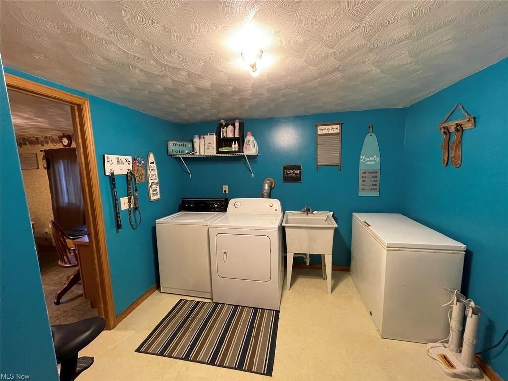 York Rd, Adena, OH 43901