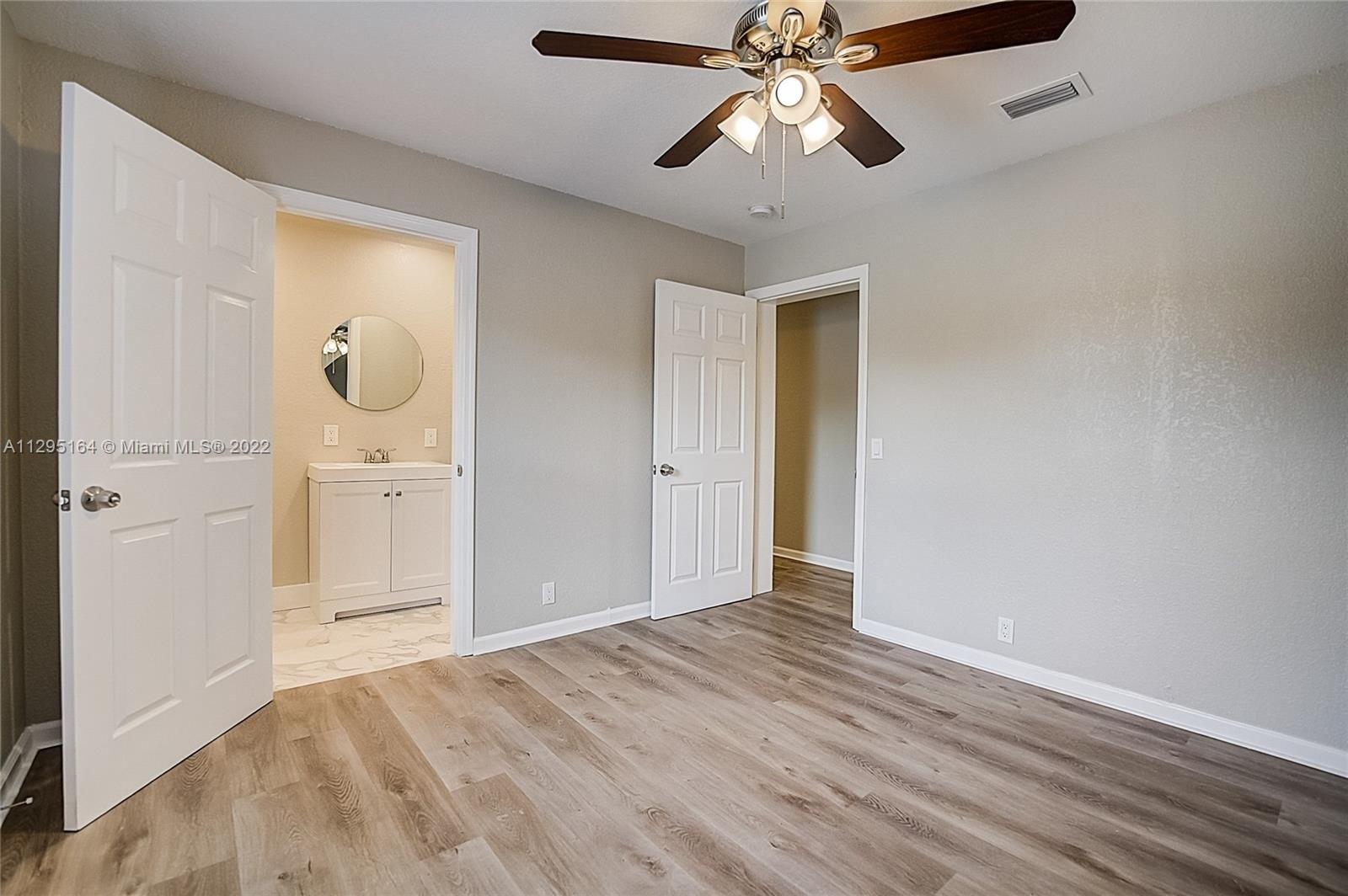 Elaine Cir E, West Palm Beach, FL 33409