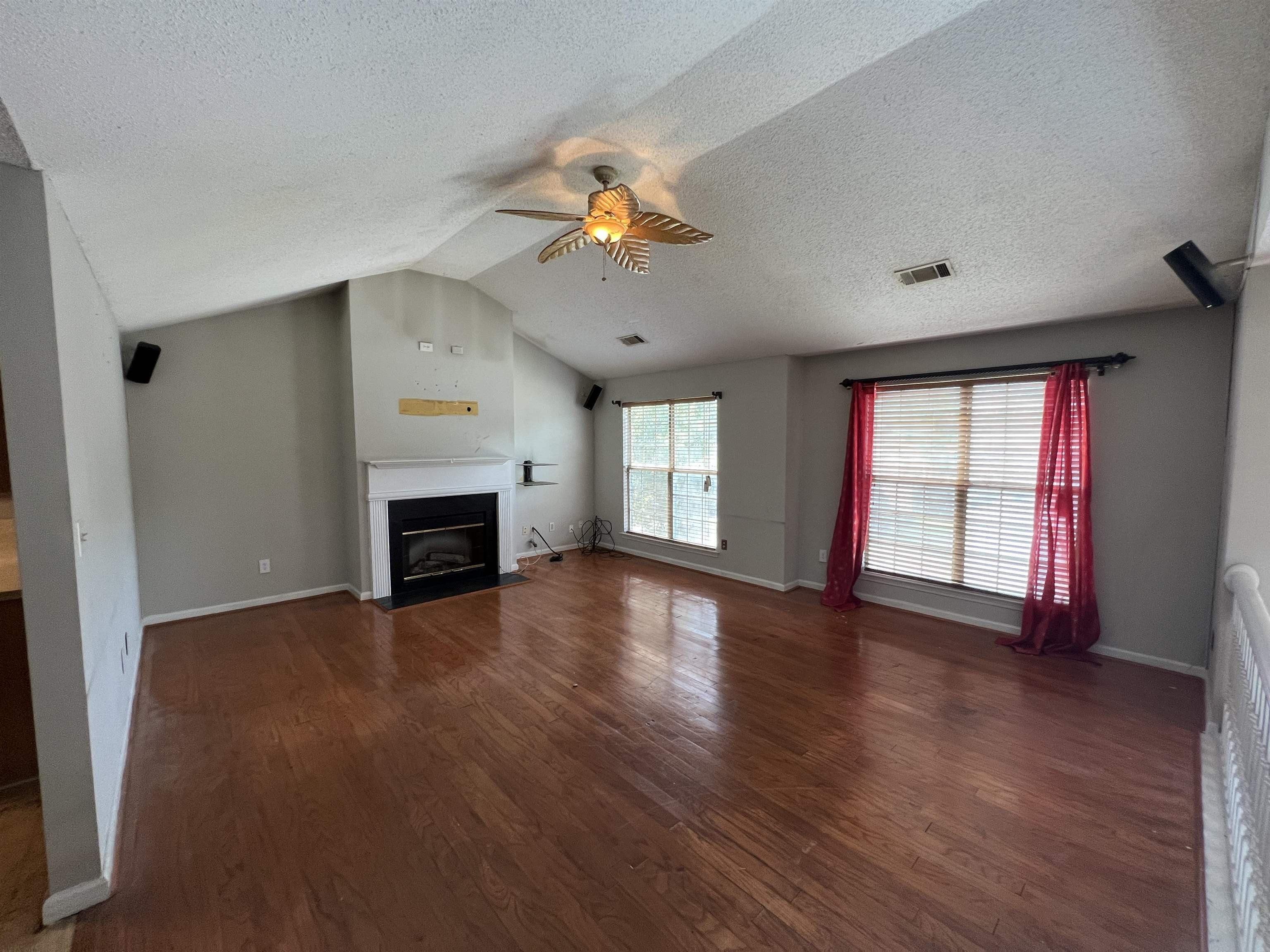 Creekview Cir, Riverdale, GA 30296