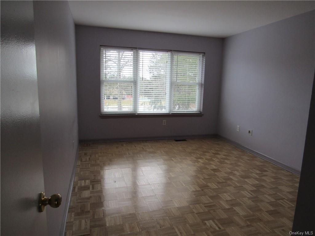 Deer Ct Dr, Middletown, NY 10940