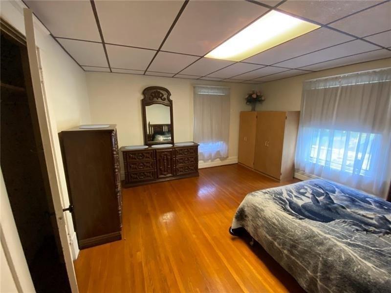 Hall Ave, Sharon, PA 16146