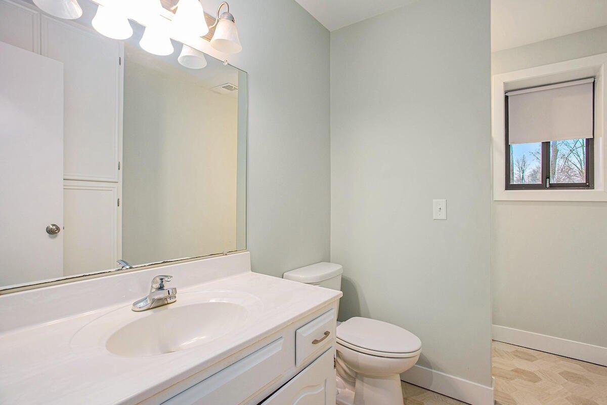 Pinegrove Dr, Jenison, MI 49428