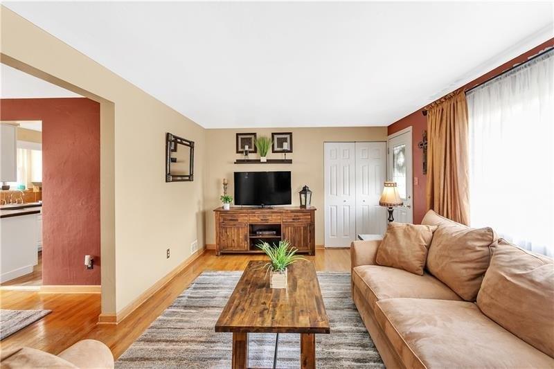 Sunrise Dr, Irwin, PA 15642