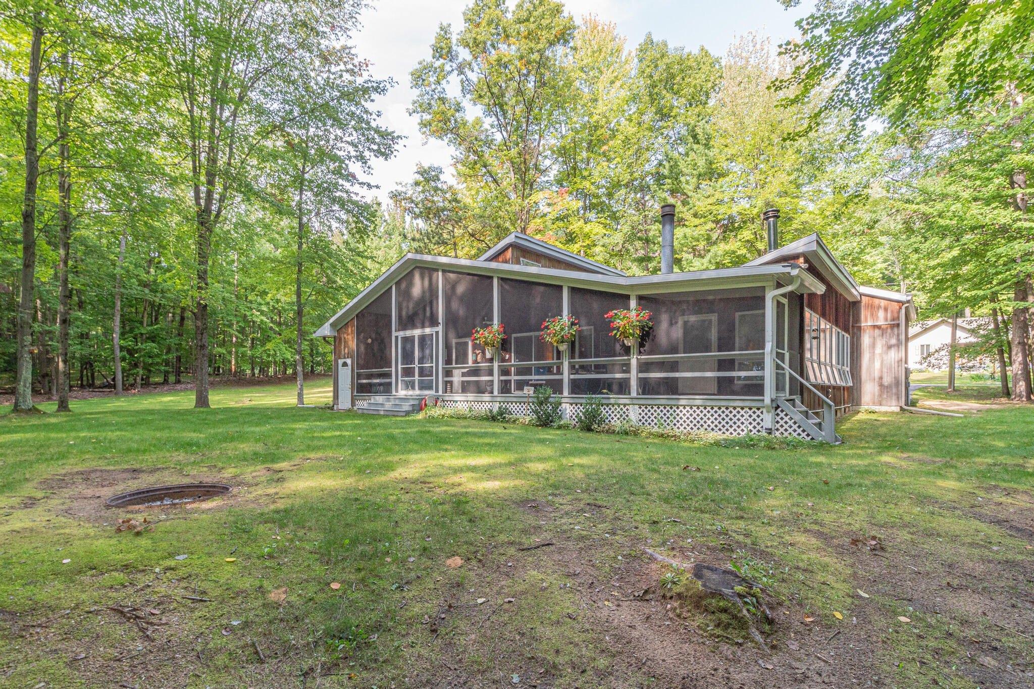 Tanglewood Trl, Stanwood, MI 49346