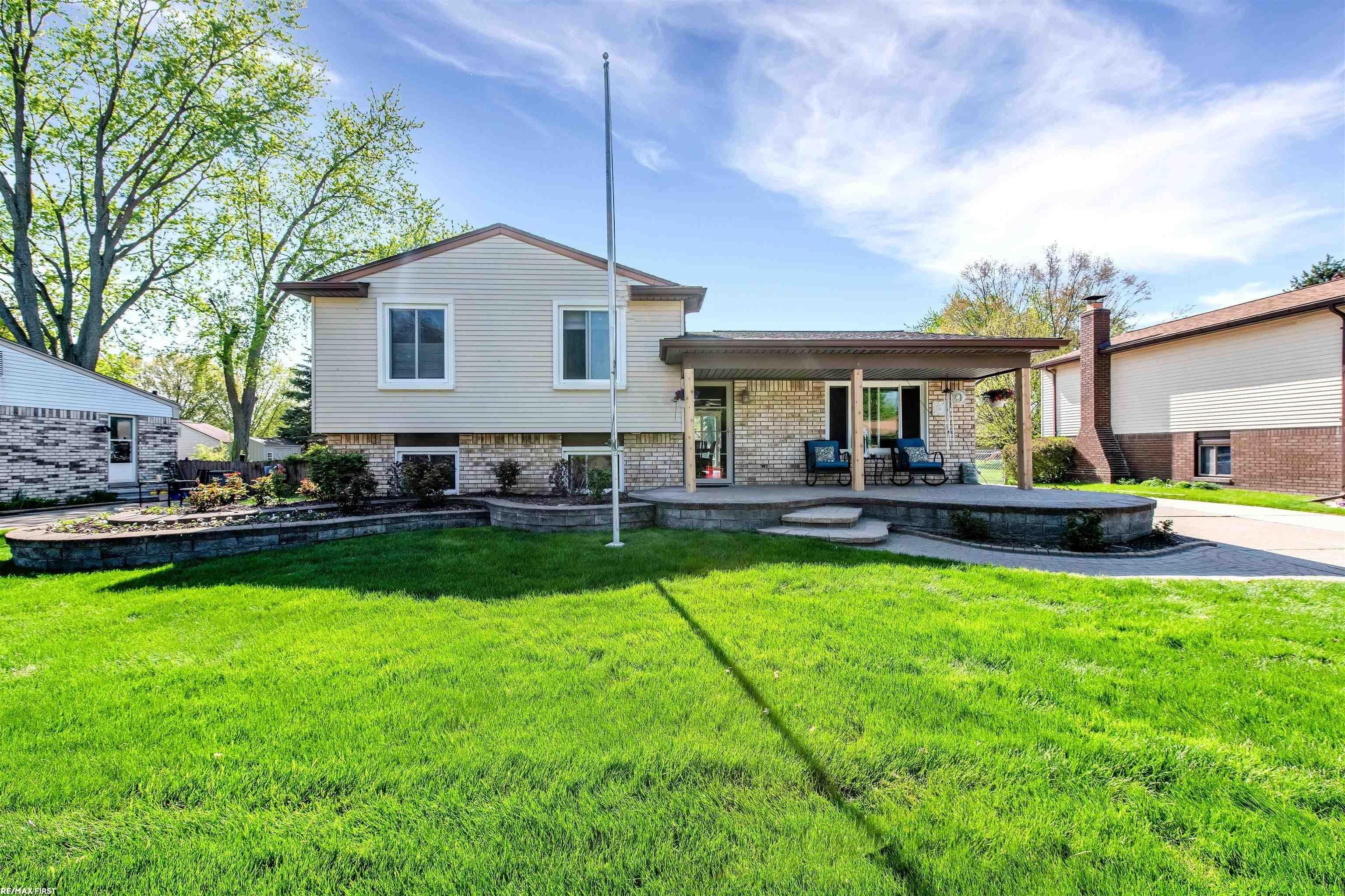 Wolo Ct, Clinton Township, MI 48038