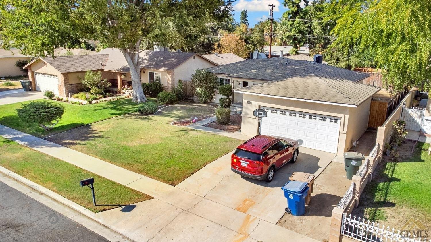 Laverne Ave, Bakersfield, CA 93309