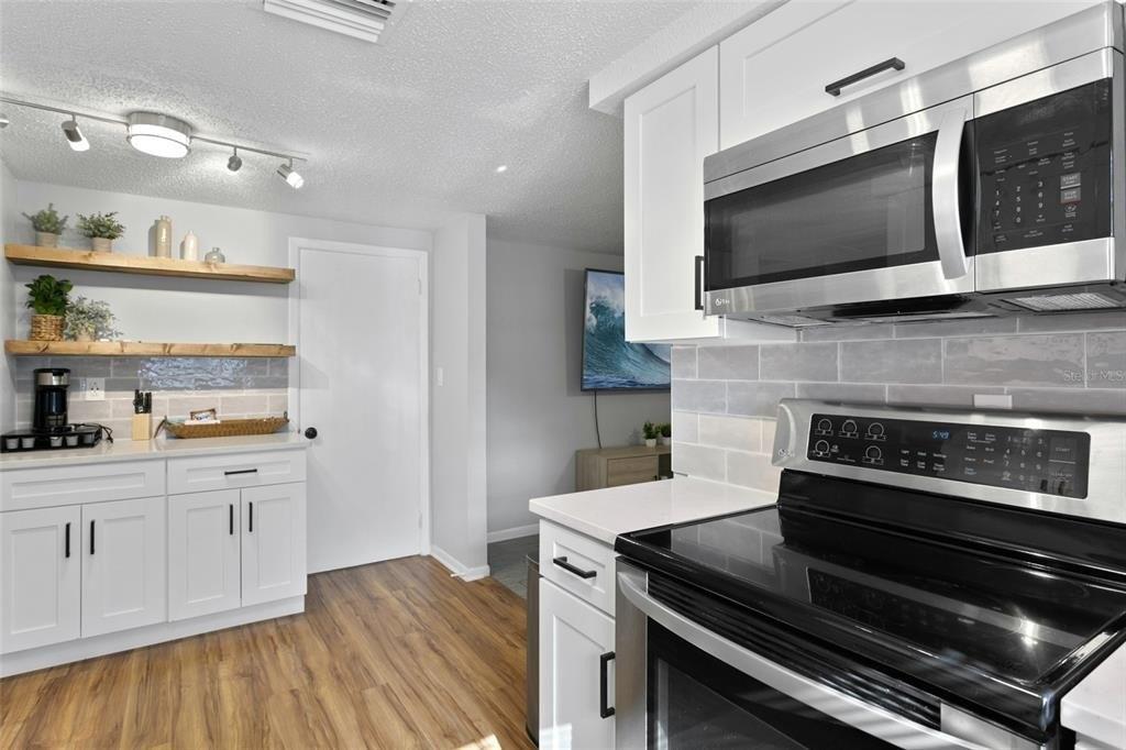 33rd Ave N, Saint Petersburg, FL 33704