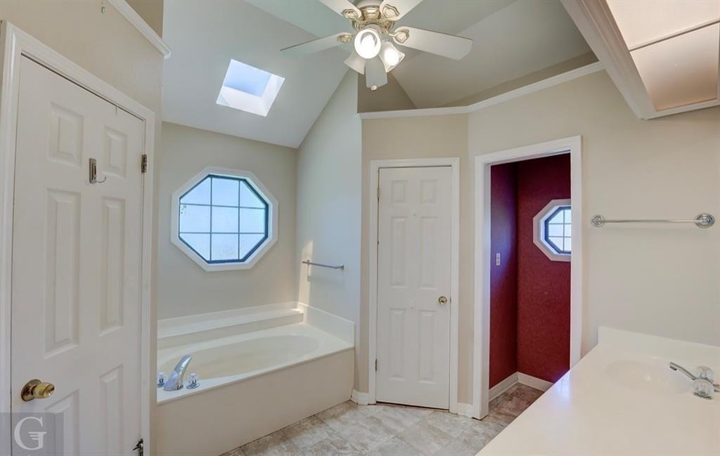 Pampus Ln, Bossier City, LA 71112