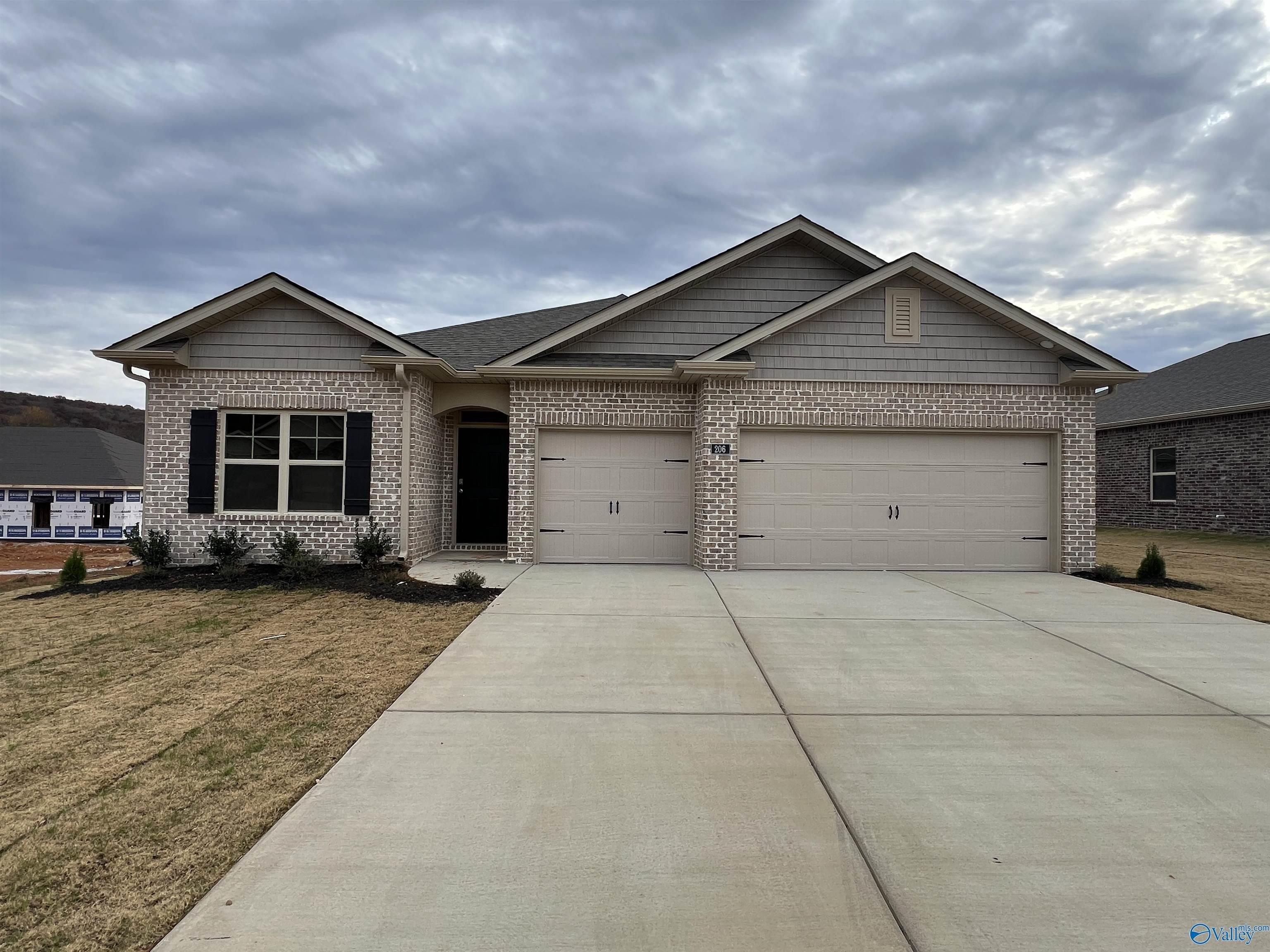 Antler Ridge Dr, Huntsville, AL 35811
