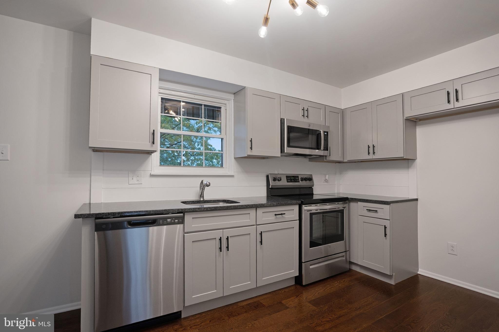 Stormont Cir, Halethorpe, MD 21227