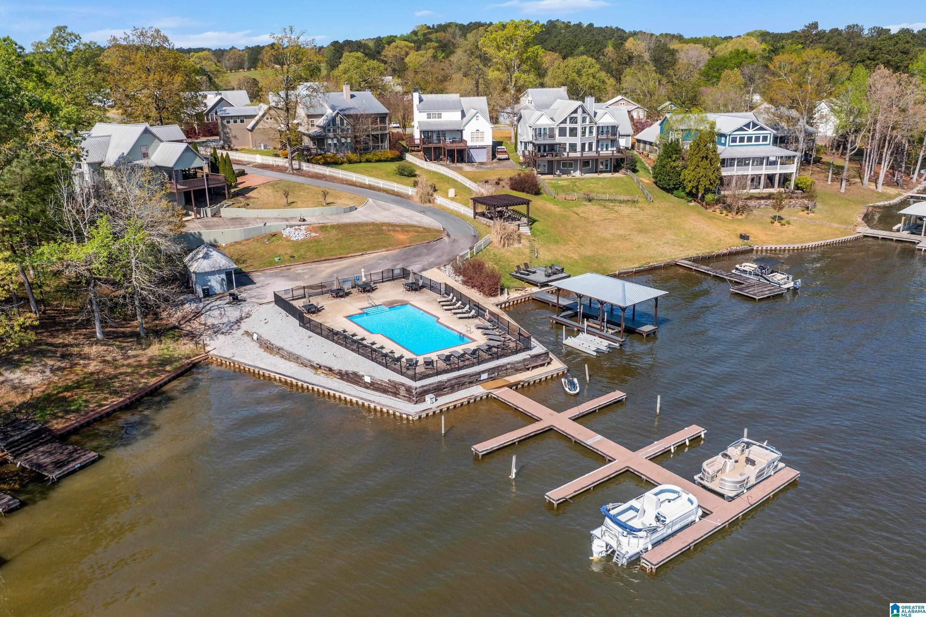 Perkins Landing Cir, Columbiana, AL 35051