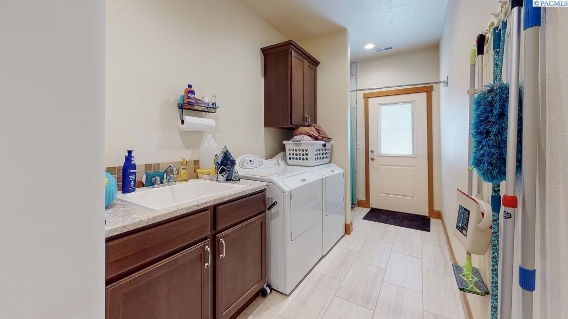 Nelson Ct, Pasco, WA 99301