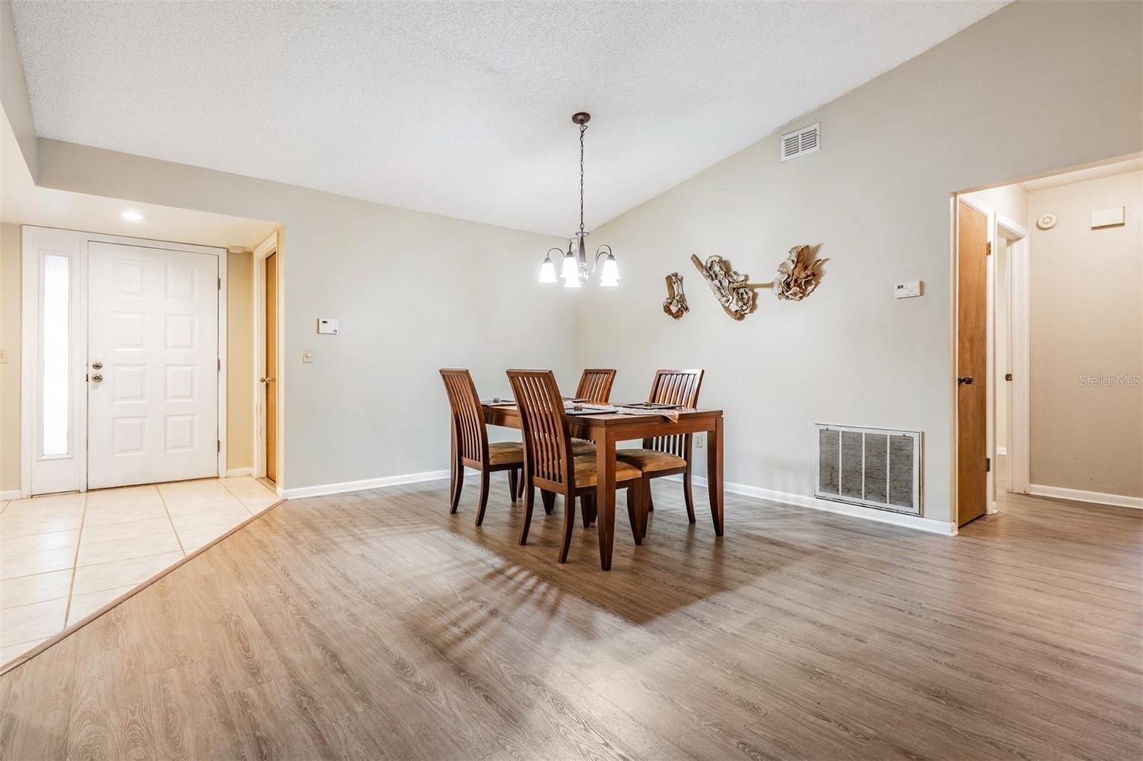 Forrest Crest Cir, Lutz, FL 33549
