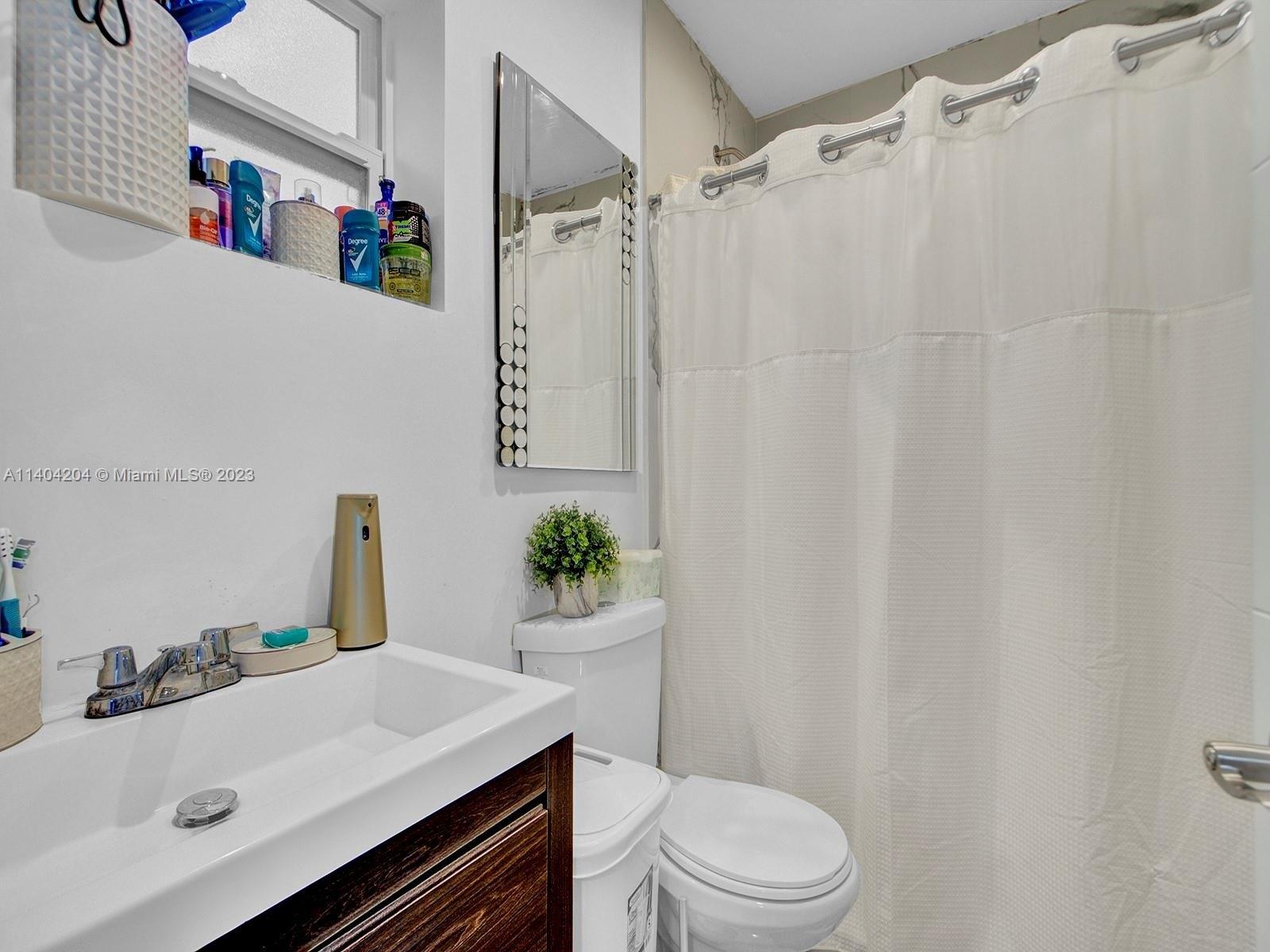 Sw 4th St, Miami, FL 33135