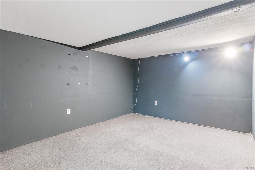 Willow Rd, Syracuse, NY 13212