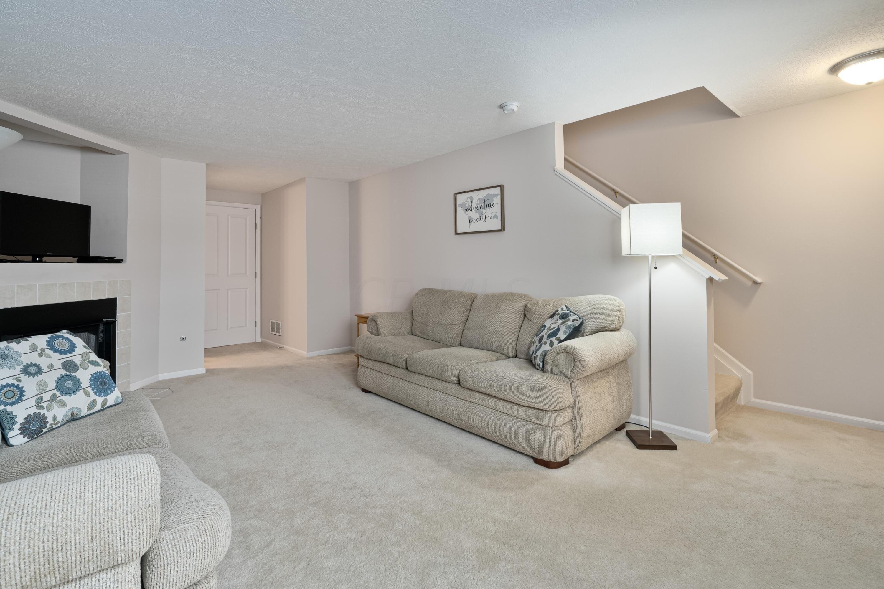 Hartford Village Blvd, Columbus, OH 43228