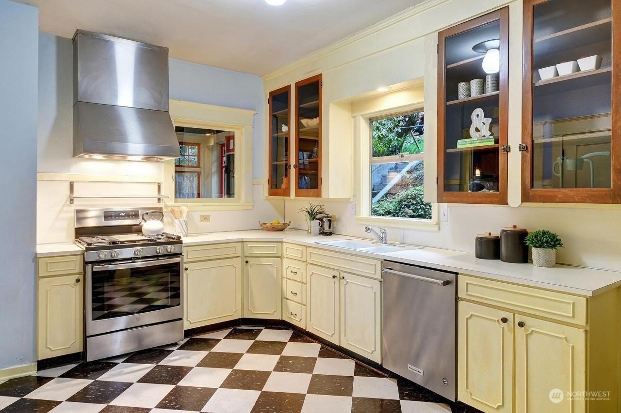 Shoreland Dr S, Seattle, WA 98144