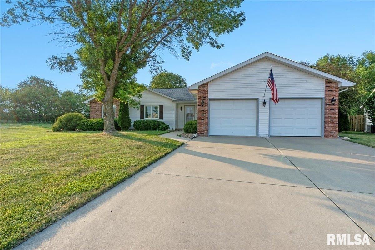 Parkway Dr, Chatham, IL 62629
