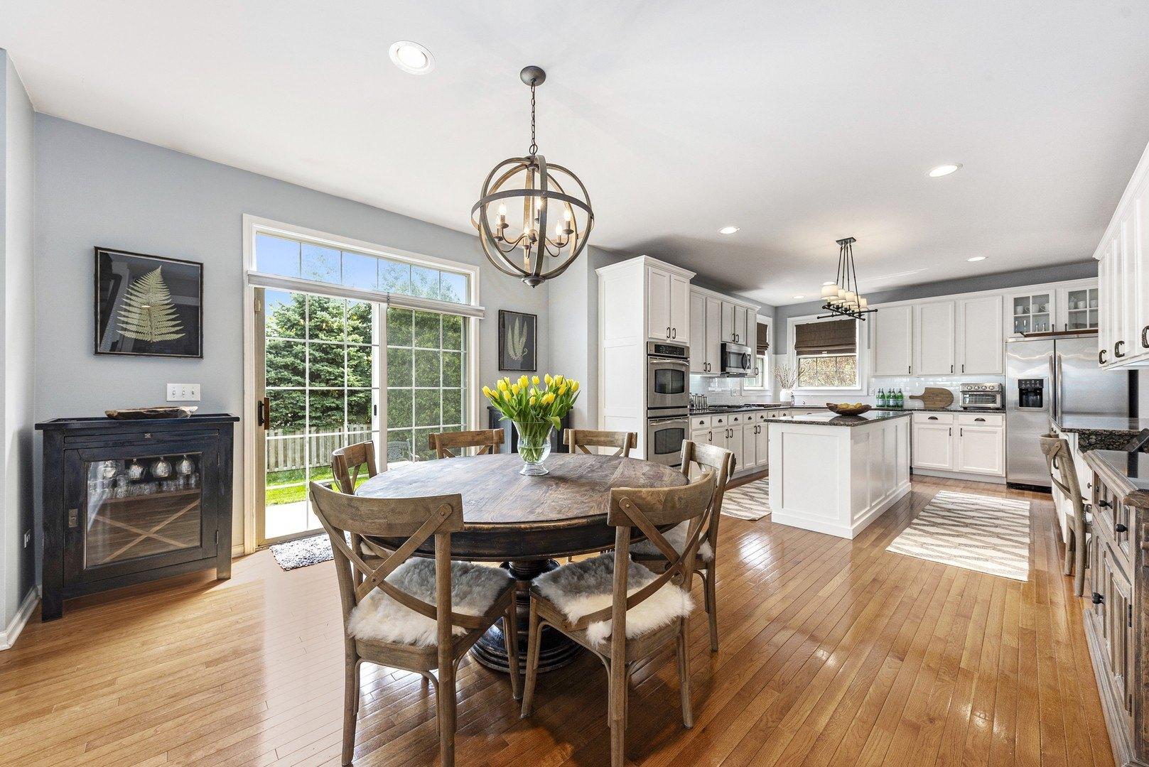 Forest Creek Ln, Naperville, IL 60565