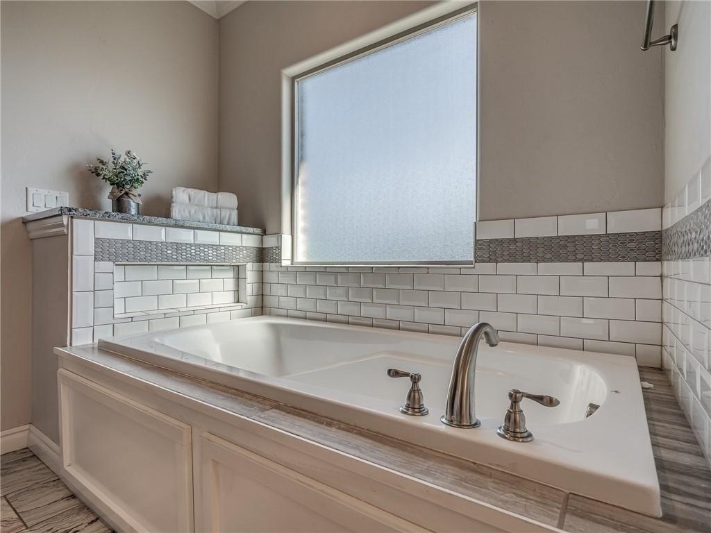 Newport Bridge Dr, Edmond, OK 73034
