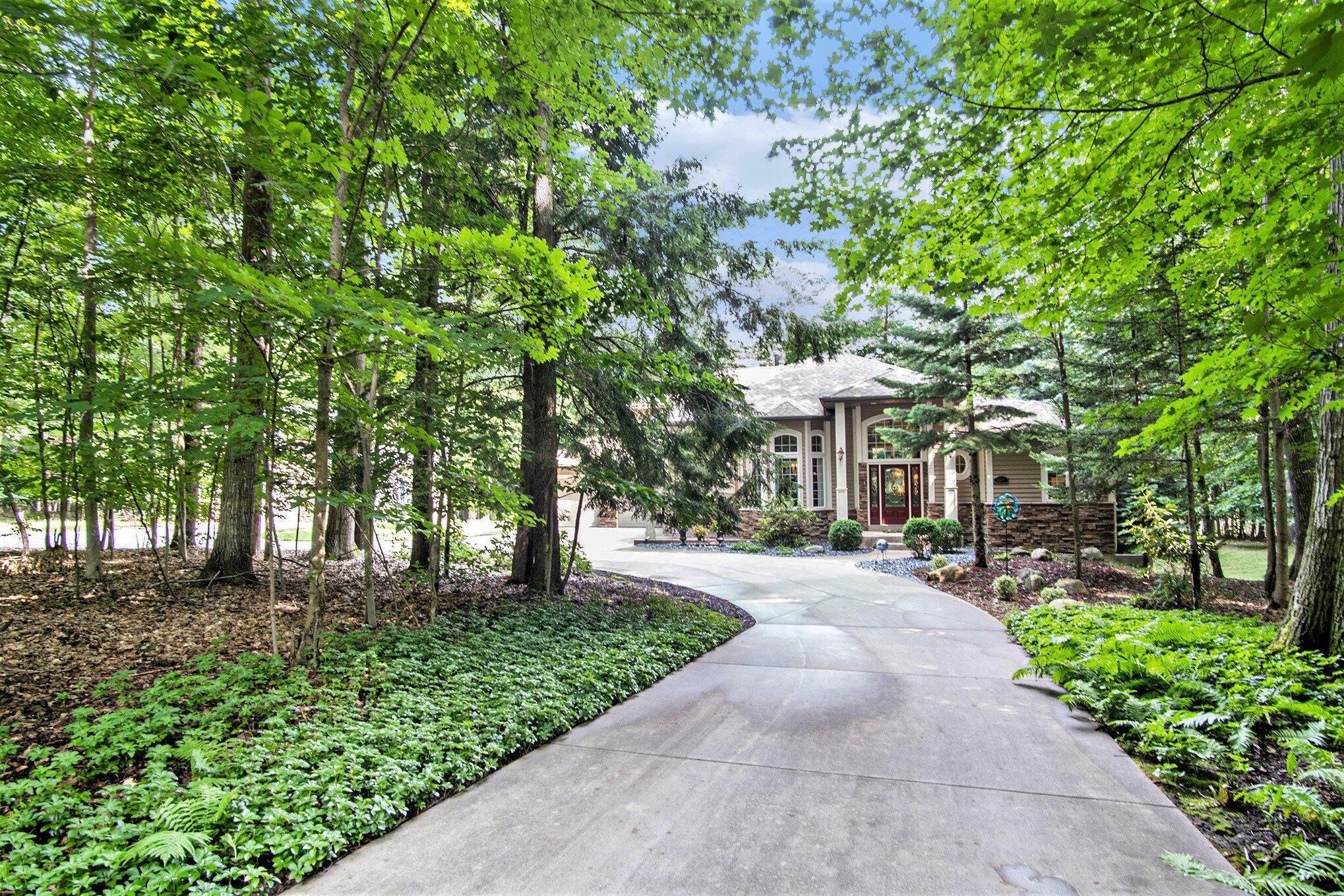 Scenic Woods Cir N, Muskegon, MI 49445
