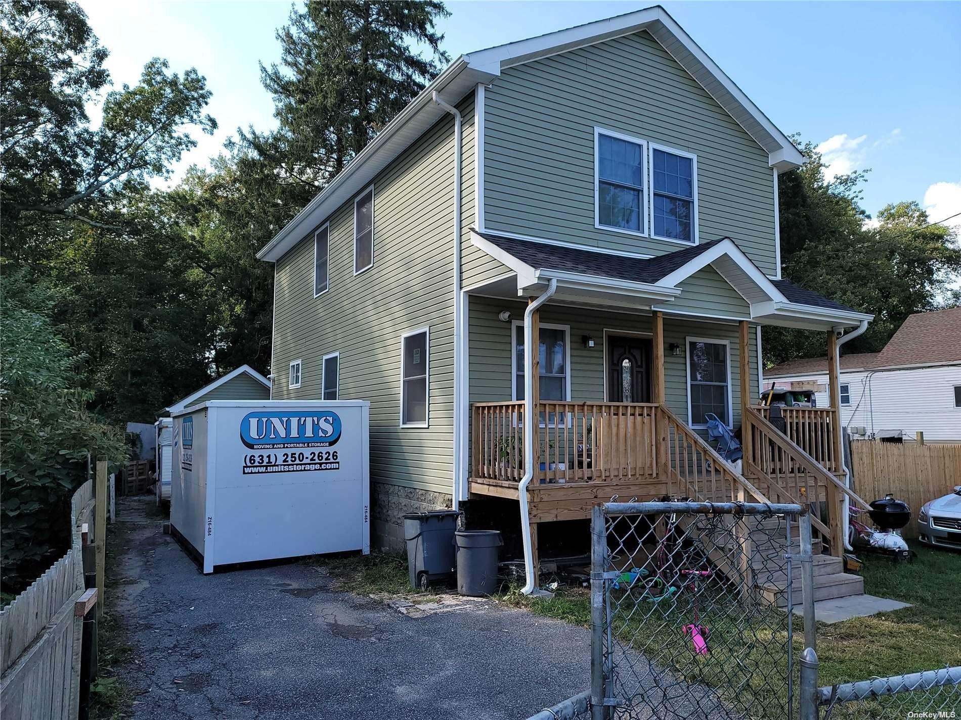 Hickory St, Wyandanch, NY 11798