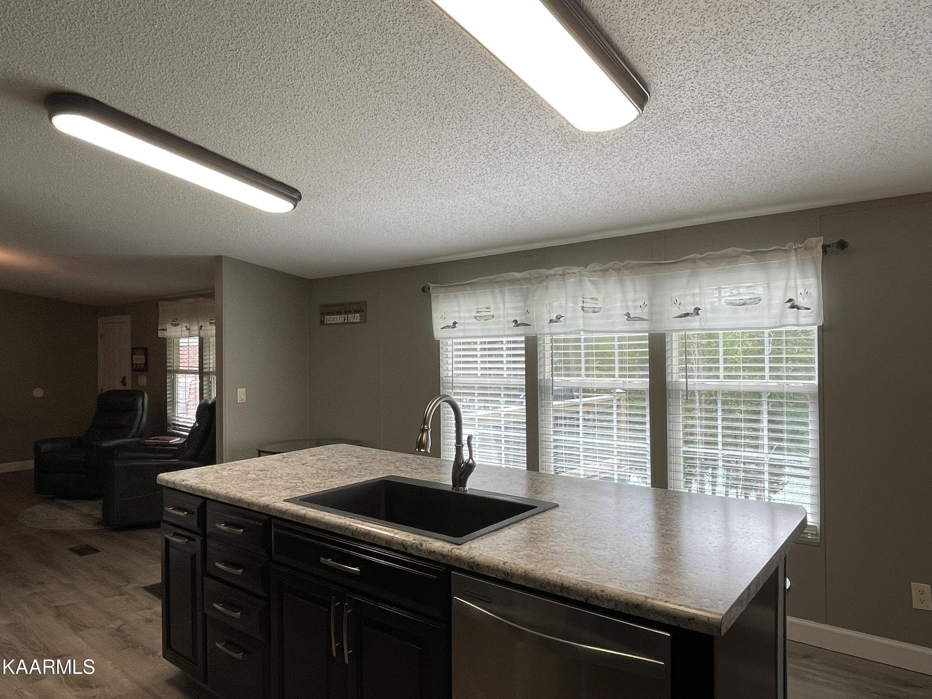 Shawnee Dr, Jacksboro, TN 37757