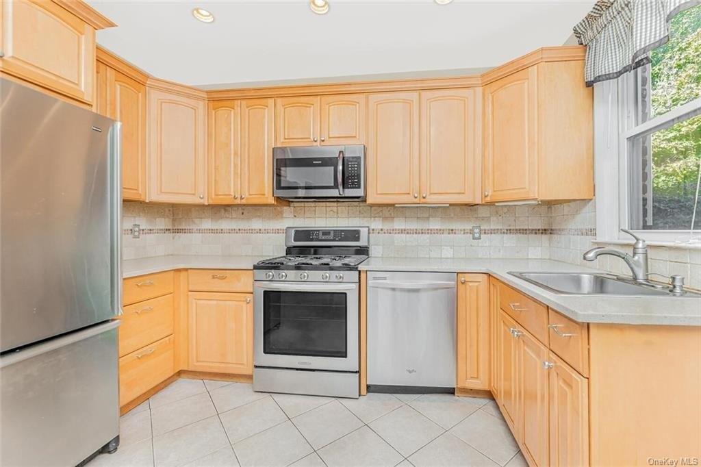 E 238th St, Bronx, NY 10470