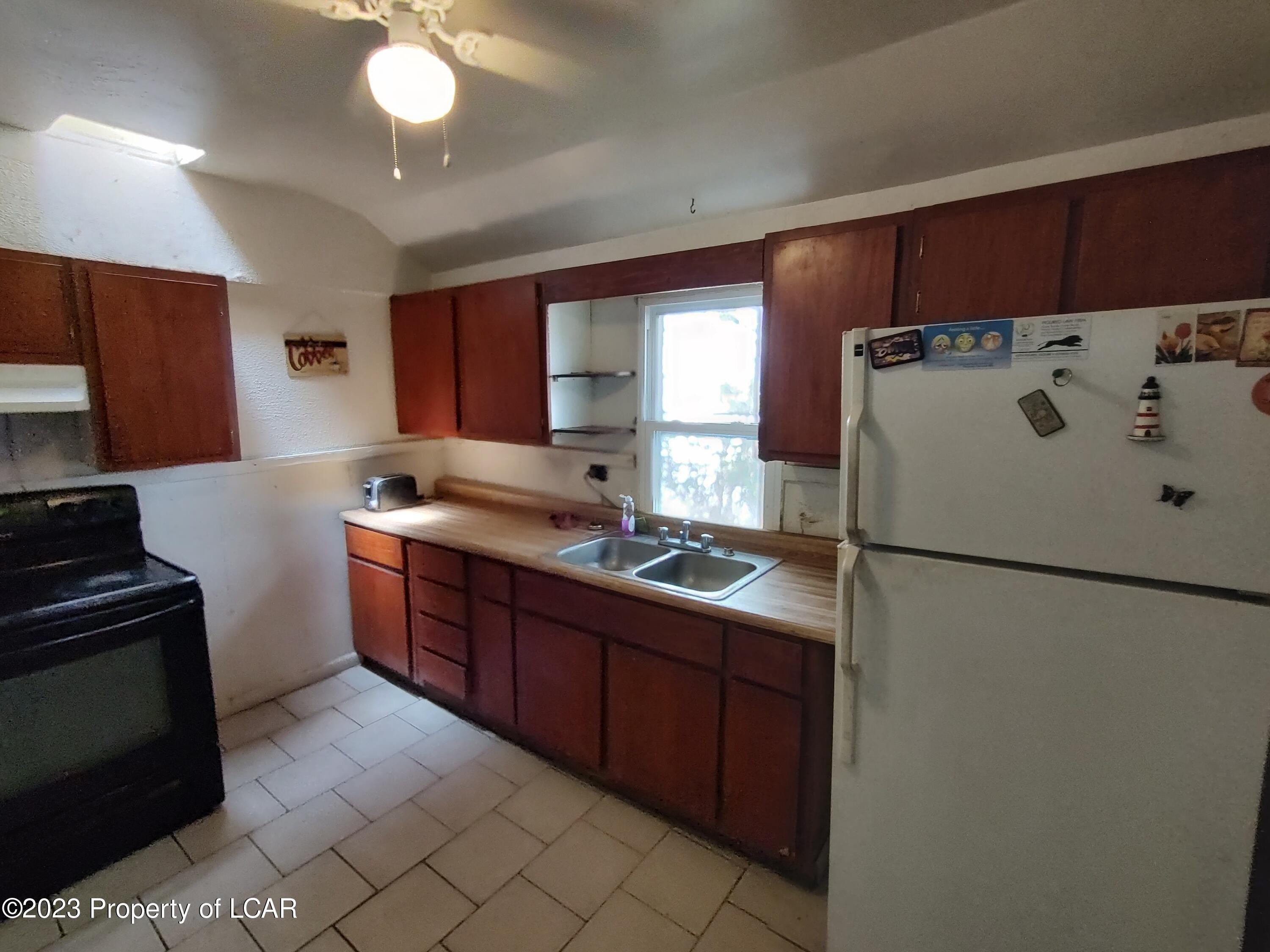 Gardner St, Plymouth, PA 18651