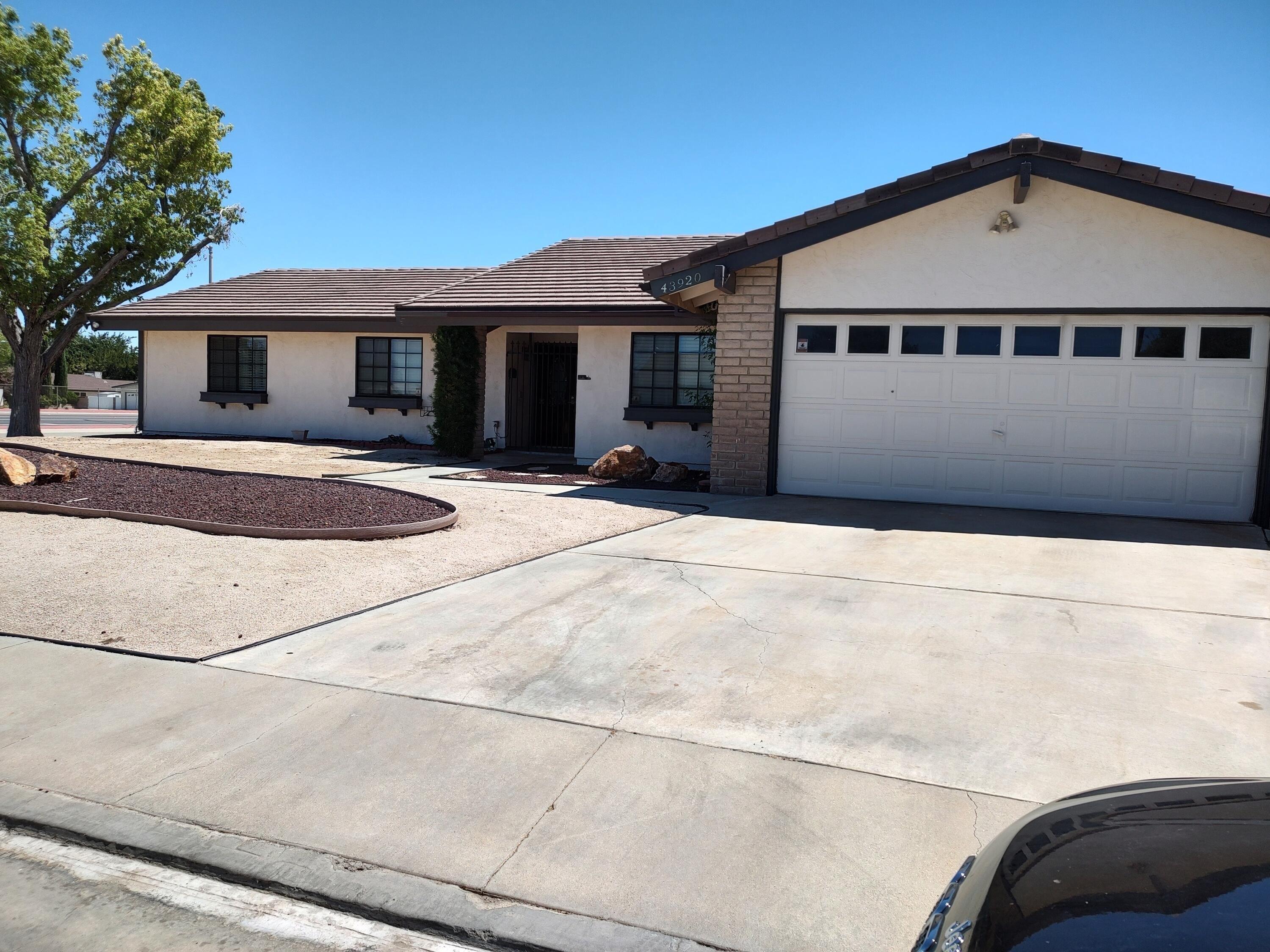 Fabrik Ave, Lancaster, CA 93536