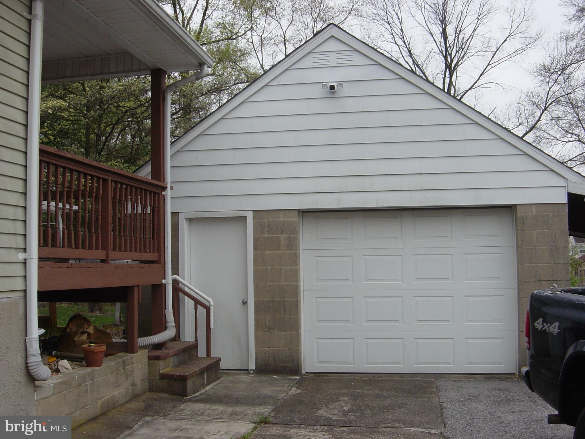 Montrose Ave, Essex, MD 21221